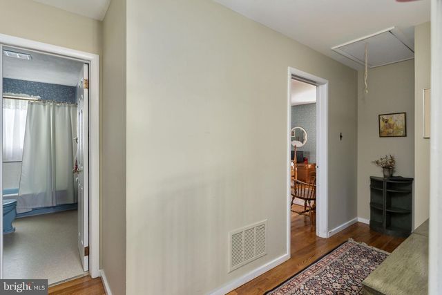 5 ZIFF LN, Princeton Junction, NJ 08550