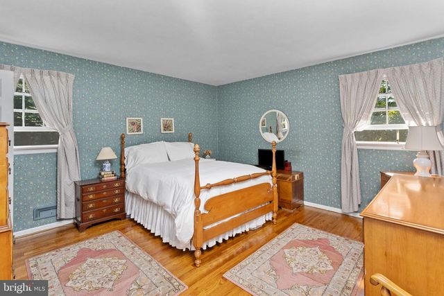 5 ZIFF LN, Princeton Junction, NJ 08550
