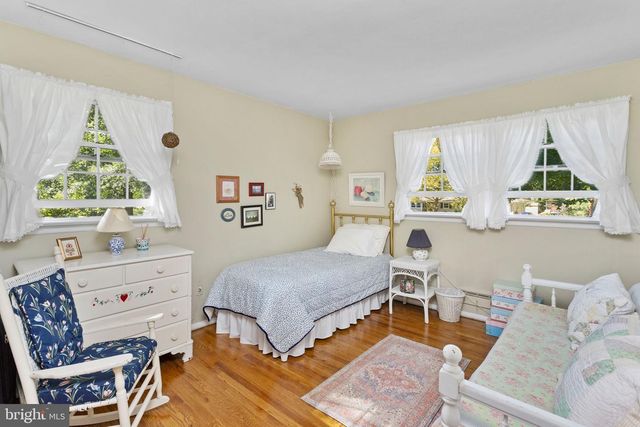 5 ZIFF LN, Princeton Junction, NJ 08550