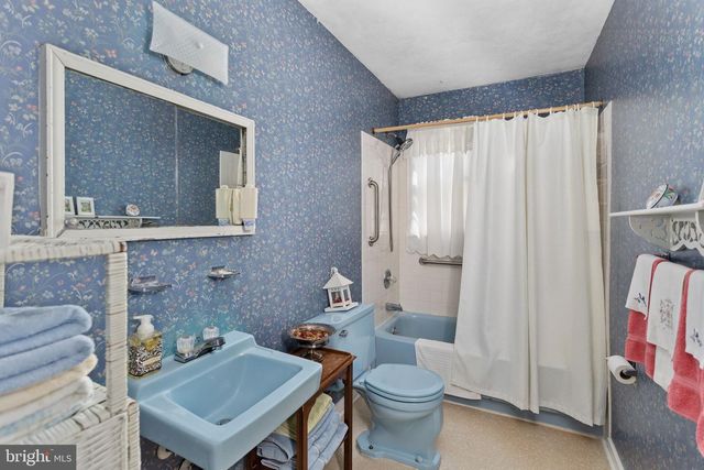 5 ZIFF LN, Princeton Junction, NJ 08550