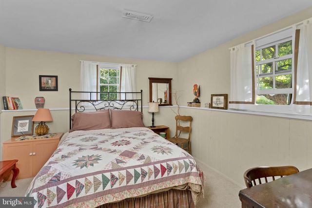 5 ZIFF LN, Princeton Junction, NJ 08550