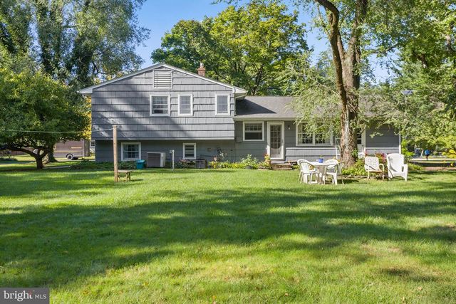 5 ZIFF LN, Princeton Junction, NJ 08550