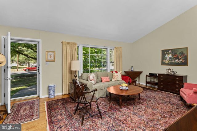 5 ZIFF LN, Princeton Junction, NJ 08550