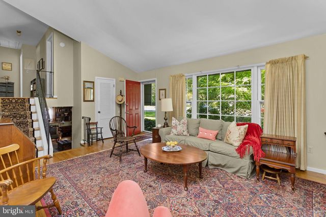 5 ZIFF LN, Princeton Junction, NJ 08550