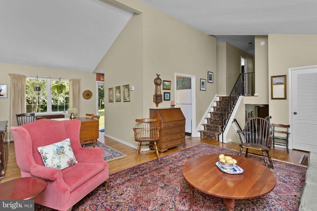 5 ZIFF LN, Princeton Junction, NJ 08550