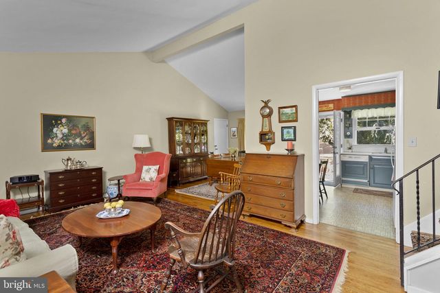5 ZIFF LN, Princeton Junction, NJ 08550