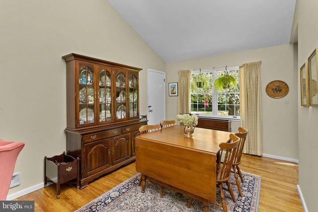5 ZIFF LN, Princeton Junction, NJ 08550