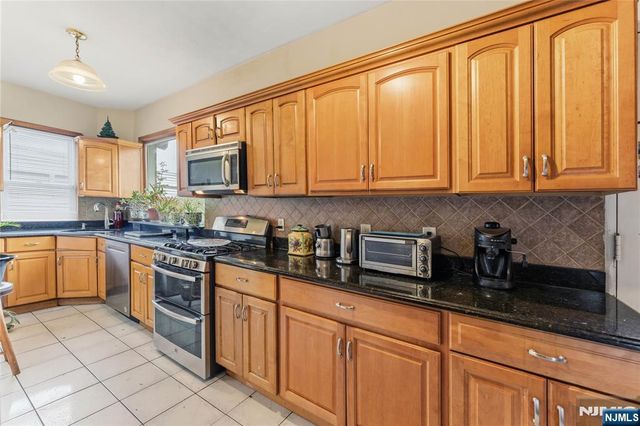17 77th, North Bergen, NJ 07047