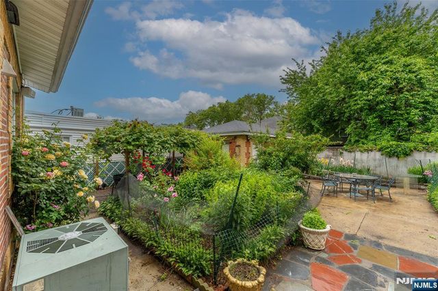 17 77th, North Bergen, NJ 07047