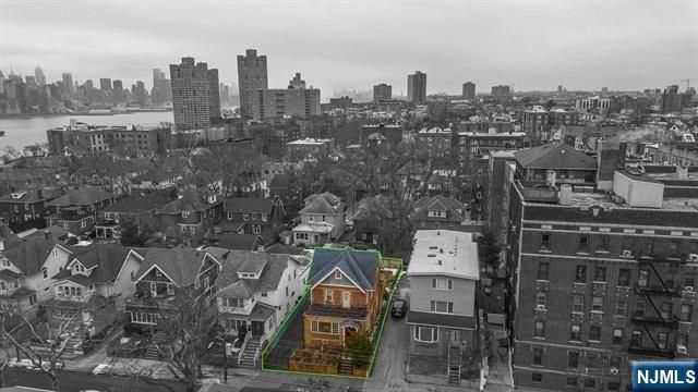 17 77th, North Bergen, NJ 07047