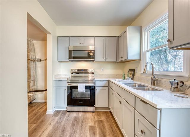 833 Hampton AVE, Newport News, VA 23607