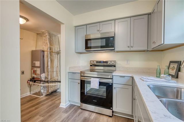 833 Hampton AVE, Newport News, VA 23607