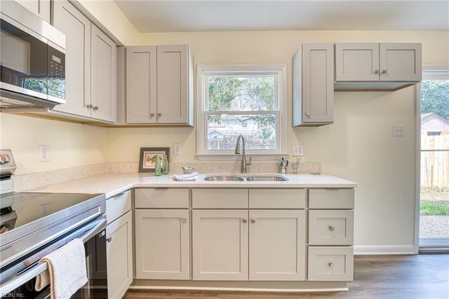 833 Hampton AVE, Newport News, VA 23607