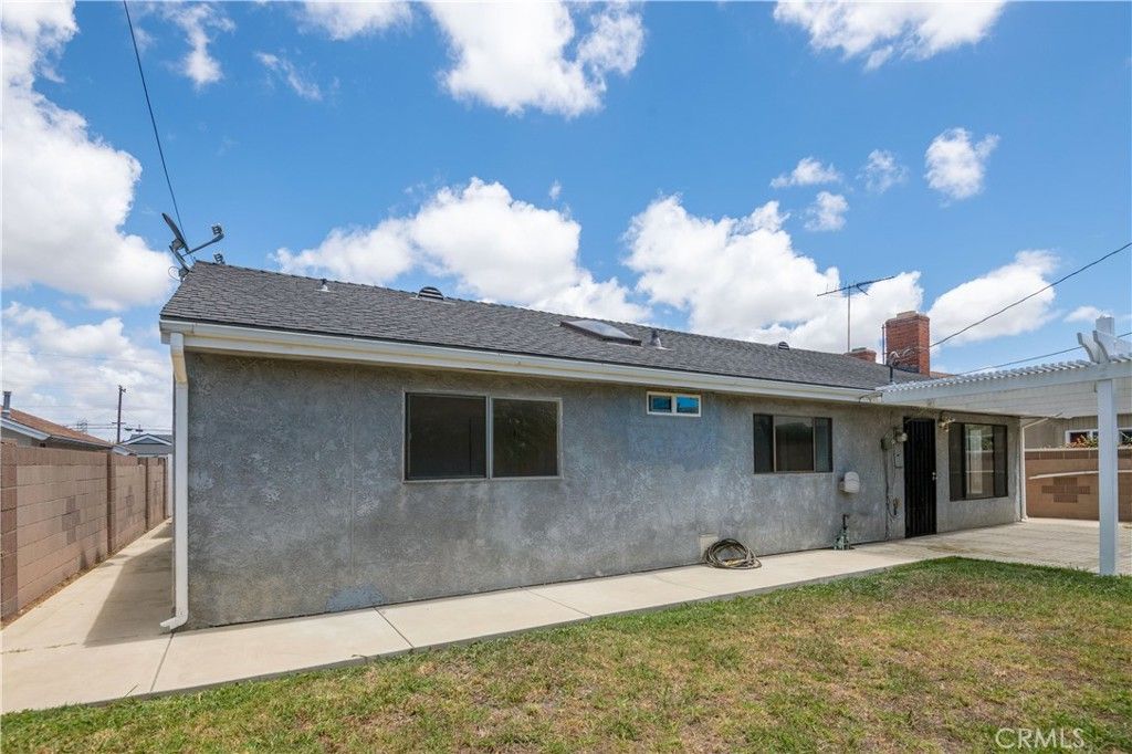 Image 27 of property listing at 17081 Kampen Lane, Huntington Beach, CA 92647