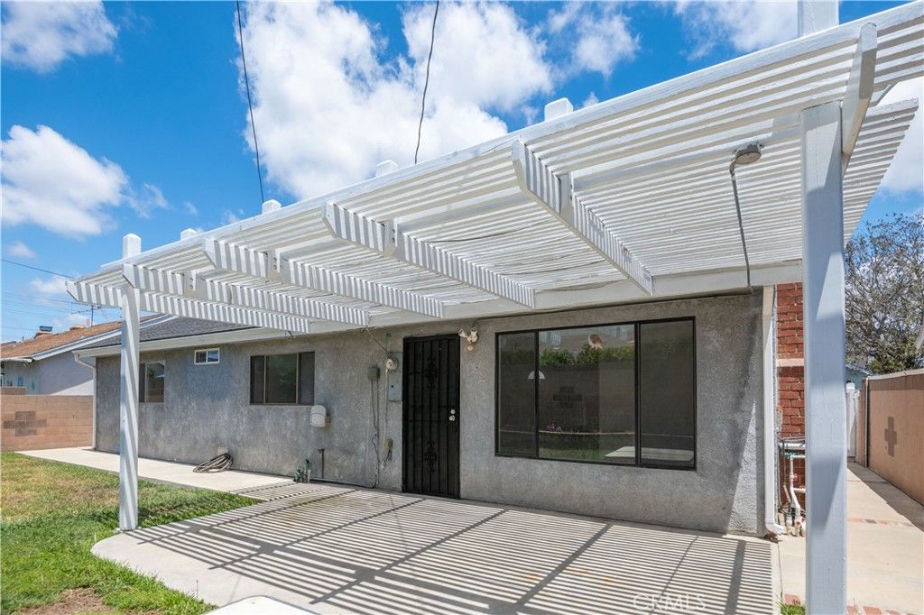 Image 28 of property listing at 17081 Kampen Lane, Huntington Beach, CA 92647