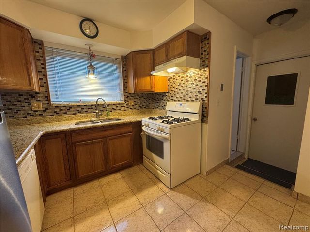 35055 Eden Park Drive, Sterling Heights, MI 48312