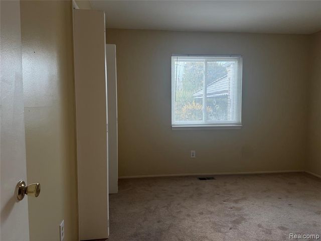 35055 Eden Park Drive, Sterling Heights, MI 48312