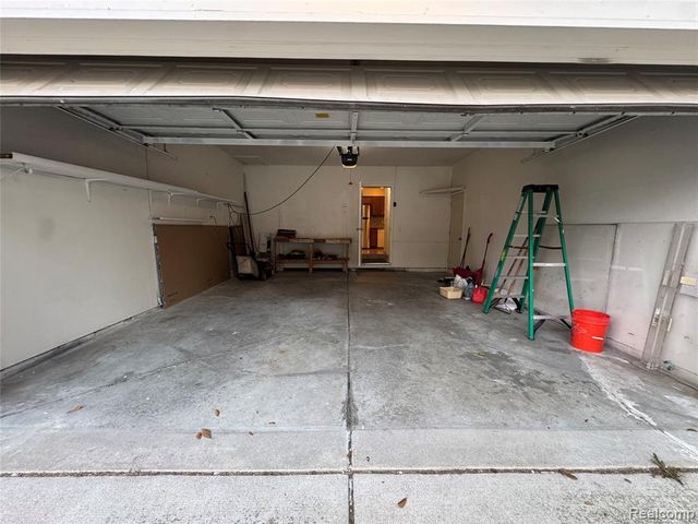 35055 Eden Park Drive, Sterling Heights, MI 48312