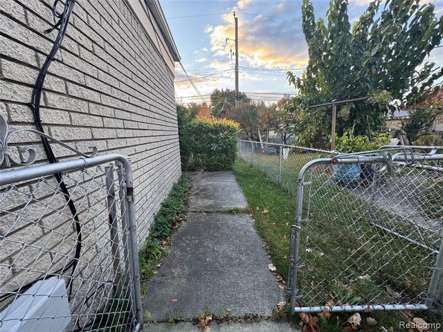 35055 Eden Park Drive, Sterling Heights, MI 48312