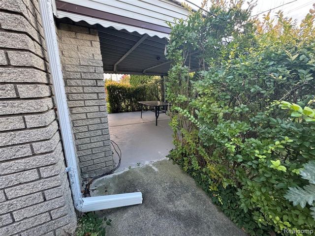 35055 Eden Park Drive, Sterling Heights, MI 48312