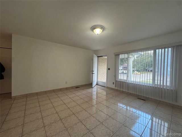 35055 Eden Park Drive, Sterling Heights, MI 48312