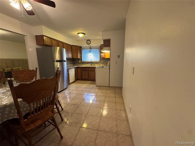 35055 Eden Park Drive, Sterling Heights, MI 48312