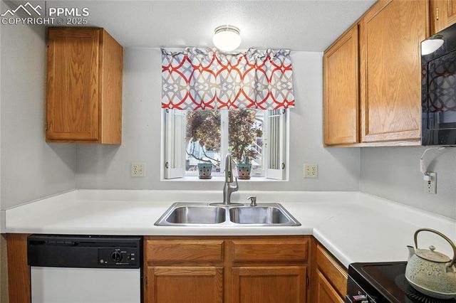 164 Creekside Lane, Colorado Springs, CO 80906