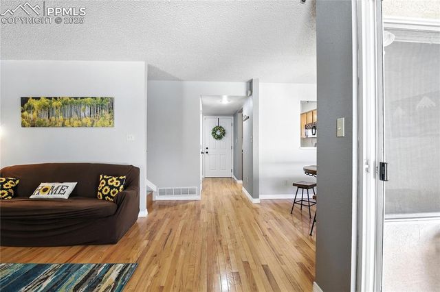 164 Creekside Lane, Colorado Springs, CO 80906