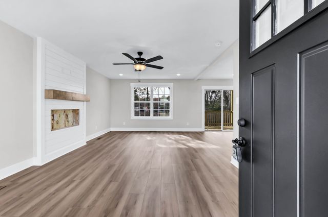 264 Switchgrass Dr, Clarksville, TN 37042