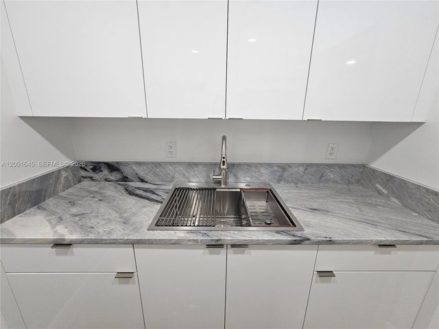 700 NE 46th Ct 2, Oakland Park, FL 33334