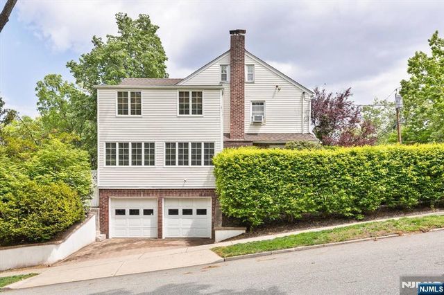 84 Raymond Avenue, Rutherford, NJ 07070