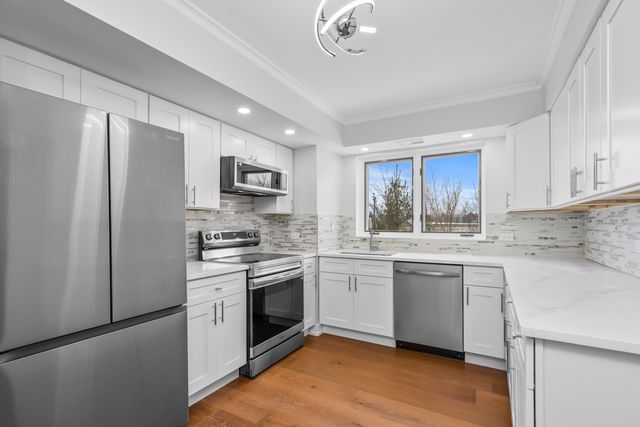 2086 Saint Johns Avenue 306, Highland Park, IL 60035