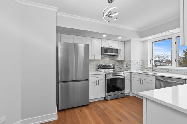 2086 Saint Johns Avenue 306, Highland Park, IL 60035