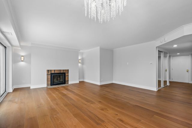 2086 Saint Johns Avenue 306, Highland Park, IL 60035