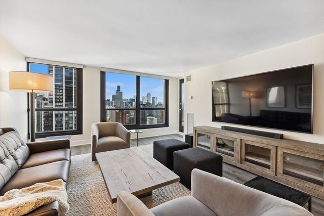 1030 N State Street 31K, Chicago, IL 60610