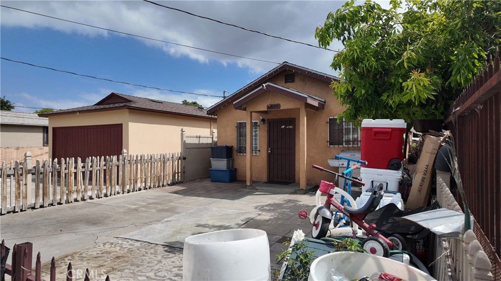 9534 Hickory, Los Angeles, CA 90002 — photo 2