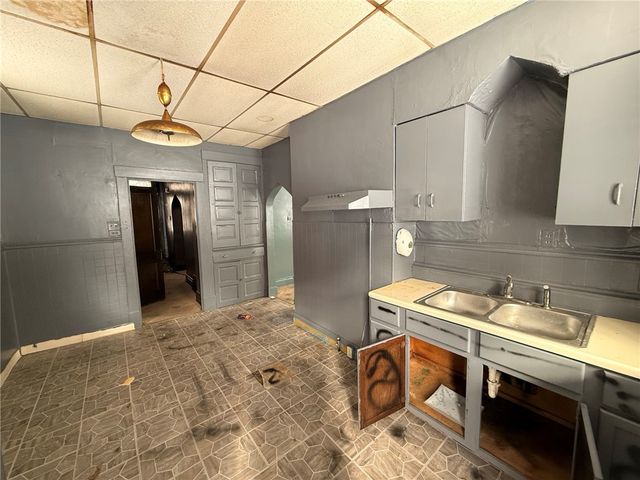 420 Parkwood Rd, Arlington, PA 15210