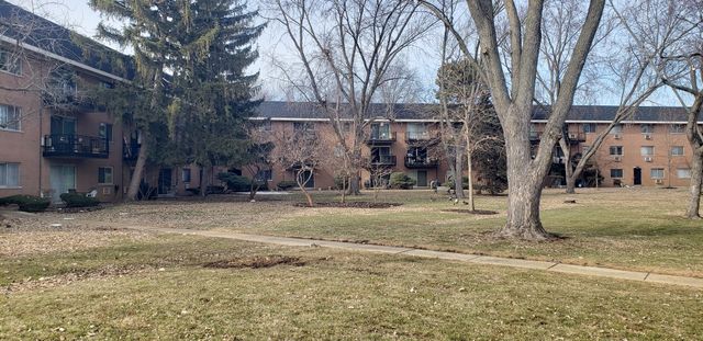 1198 Royal Glen Drive 121-C, Glen Ellyn, IL 60137