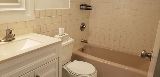 1198 Royal Glen Drive 121-C, Glen Ellyn, IL 60137