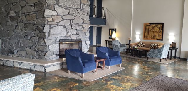 1198 Royal Glen Drive 121-C, Glen Ellyn, IL 60137