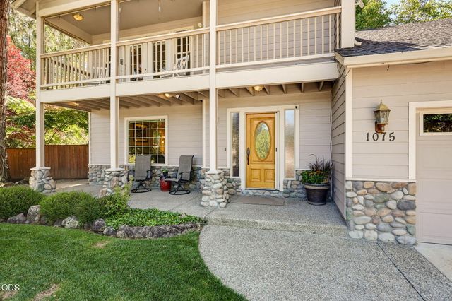 1075 Anglers Place, Shady Cove, OR 97539