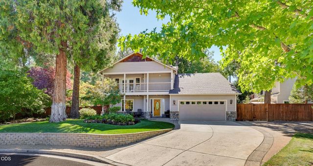 1075 Anglers Place, Shady Cove, OR 97539