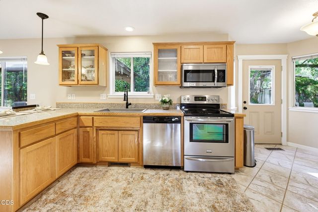 1075 Anglers Place, Shady Cove, OR 97539