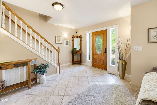 1075 Anglers Place, Shady Cove, OR 97539