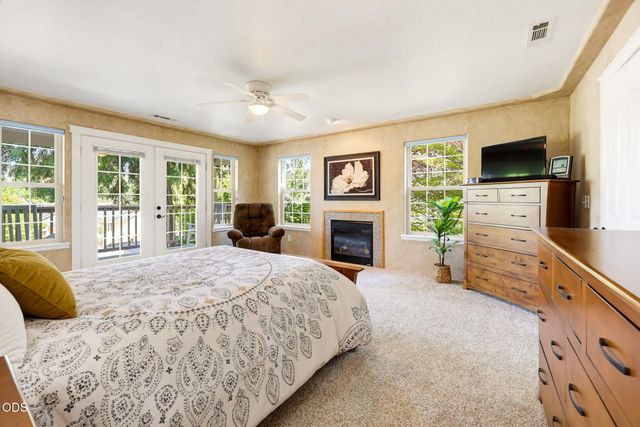 1075 Anglers Place, Shady Cove, OR 97539