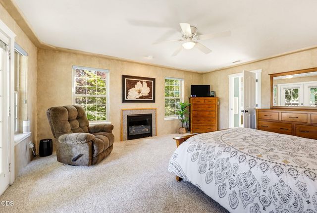 1075 Anglers Place, Shady Cove, OR 97539