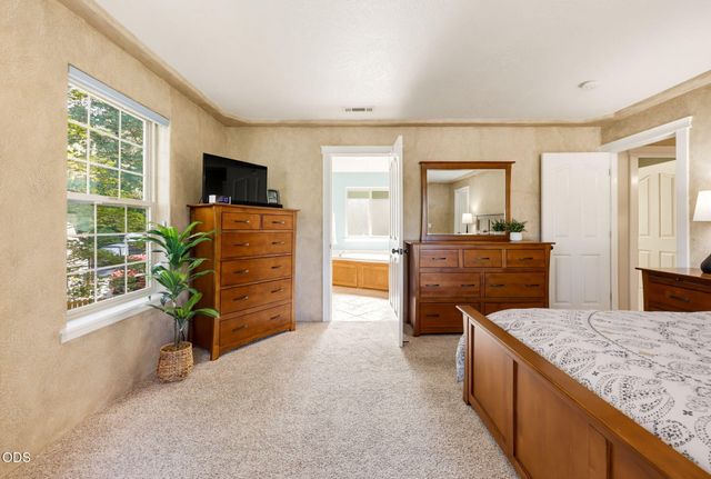 1075 Anglers Place, Shady Cove, OR 97539
