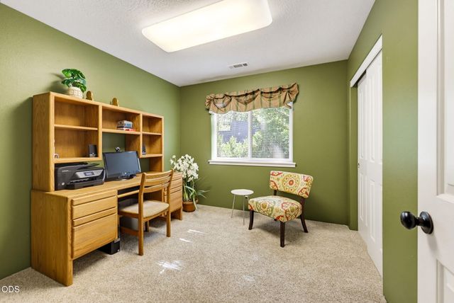 1075 Anglers Place, Shady Cove, OR 97539