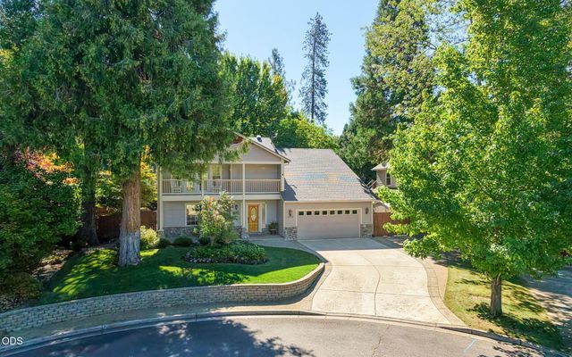 1075 Anglers Place, Shady Cove, OR 97539