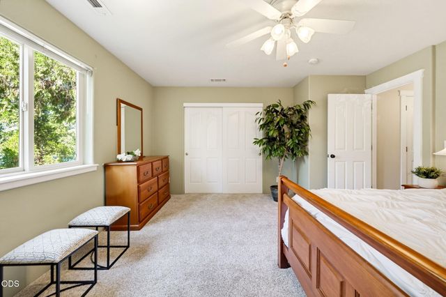 1075 Anglers Place, Shady Cove, OR 97539